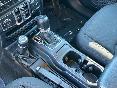 Used 2020 Jeep Gladiator Sport w/ Quick Order Package 24S image 27