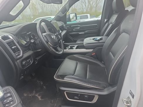 Used 2024 RAM 1500 Laramie AWD/4WD image 3