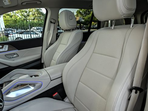 Used 2025 Mercedes-Benz GLS 450 4MATIC image 21