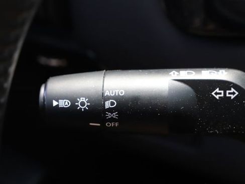 Used 2025 Nissan Pathfinder SV AWD/4WD image 36