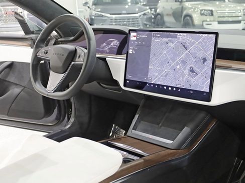 Used 2022 Tesla Model S image 34