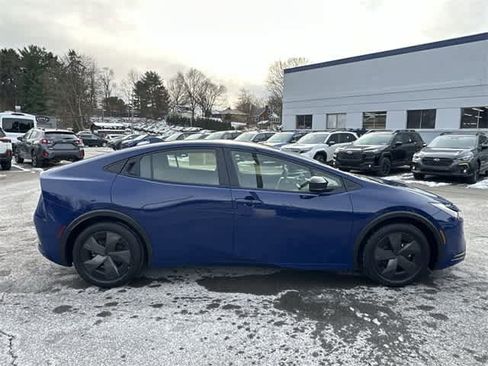 Used 2024 Toyota Prius LE image 3