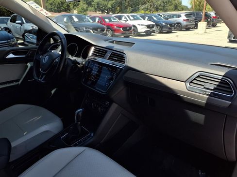 Used 2019 Volkswagen Tiguan SE FWD image 23