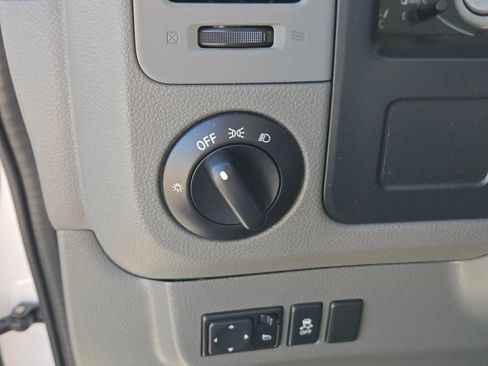 Used 2021 Nissan NV 2500 SV image 27