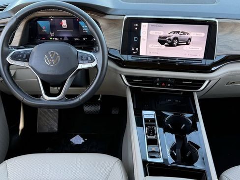 Used 2025 Volkswagen Atlas SE AWD/4WD image 9