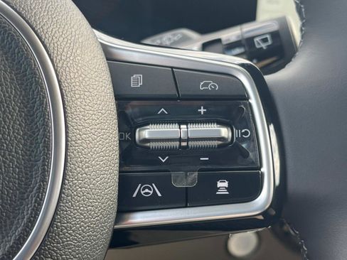 New 2026 Kia Carnival EX FWD image 32