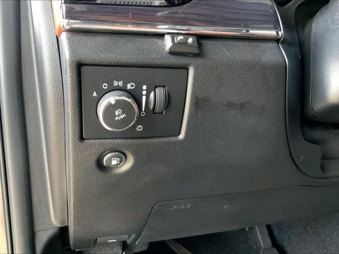 Used 2021 Jeep Grand Cherokee Overland AWD/4WD image 32