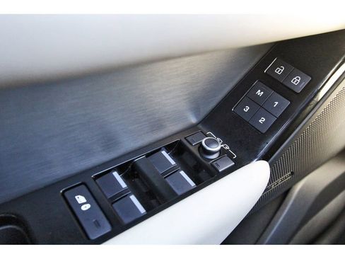 Used 2023 Land Rover Range Rover Velar R-Dynamic S image 22