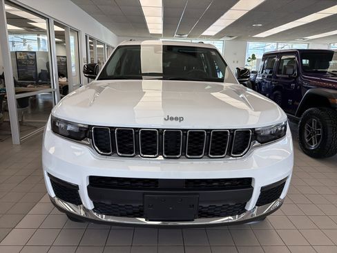 Used 2023 Jeep Grand Cherokee L Limited AWD/4WD image 3