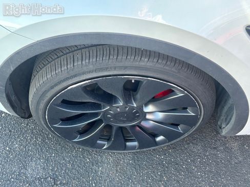 Used 2022 Tesla Model Y Performance image 7