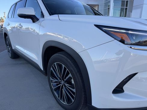 Used 2024 Toyota Grand Highlander AWD Hybrid image 16