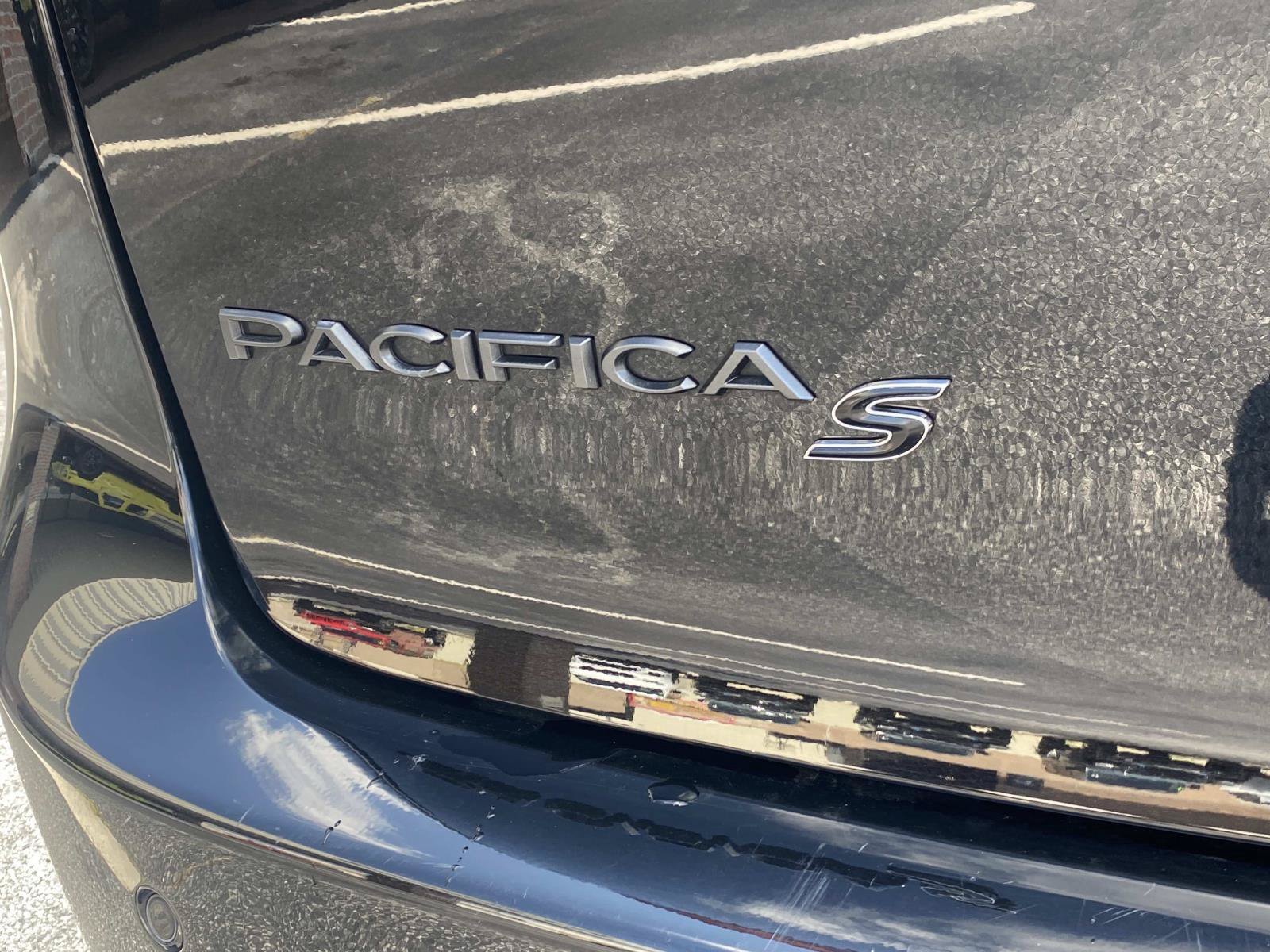 Used 2025 Chrysler Pacifica Limited FWD image 5