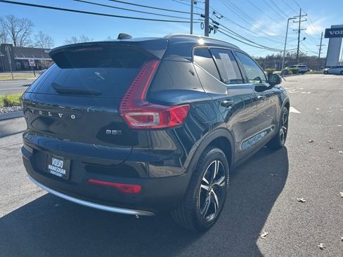 Certified 2025 Volvo XC40 B5 Core image 5