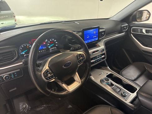 Certified 2022 Ford Explorer XLT w/ Equipment Group 202A image 19