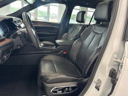 Used 2023 Jeep Grand Cherokee Summit w/ Luxury Tech Group V AWD/4WD image 19