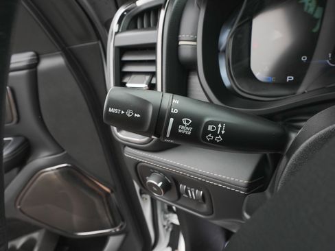 Used 2024 RAM 1500 Limited AWD/4WD image 23