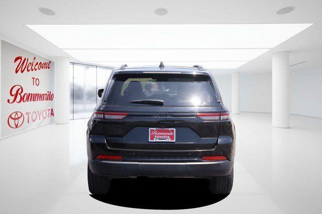 Used 2024 Jeep Grand Cherokee Altitude AWD/4WD image 6