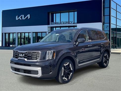 New 2025 Kia Telluride S image 9