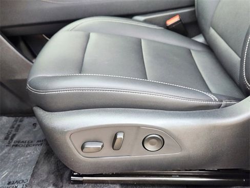 Certified 2025 Chevrolet Traverse LT image 18