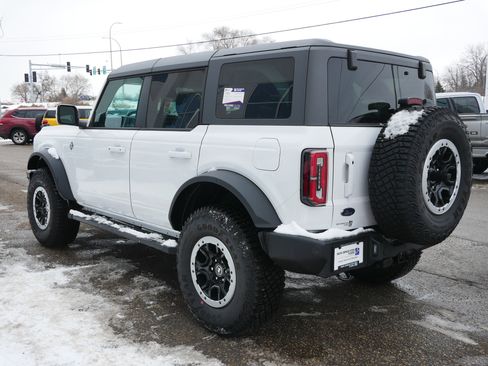 New 2024 Ford Bronco Outer Banks w/ Sasquatch Package image 2