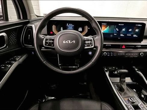 Used 2025 Kia Sorento EX AWD/4WD image 6