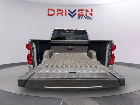 Used 2025 Chevrolet Silverado 1500 High Country AWD/4WD image 36