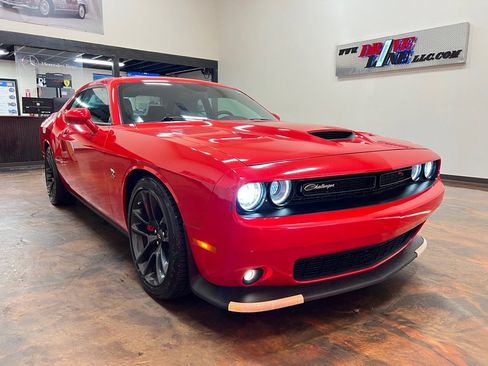 Used 2021 Dodge Challenger R/T Scat Pack w/ Plus Package image 3