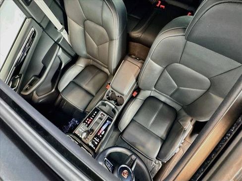 Certified 2025 Porsche Macan Turbo AWD/4WD image 20