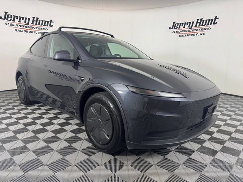 Used 2026 Tesla Model Y AWD image 5