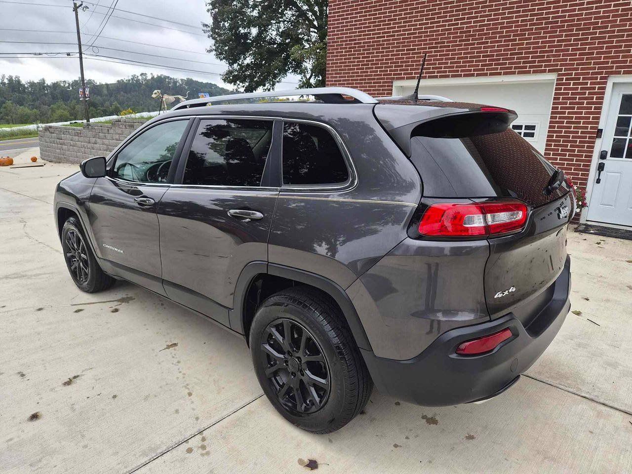 Used 2016 Jeep Cherokee Latitude w/ Comfort/Convenience Group AWD/4WD image 6
