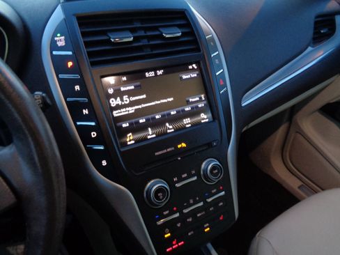 Used 2017 Lincoln MKC Premiere image 31