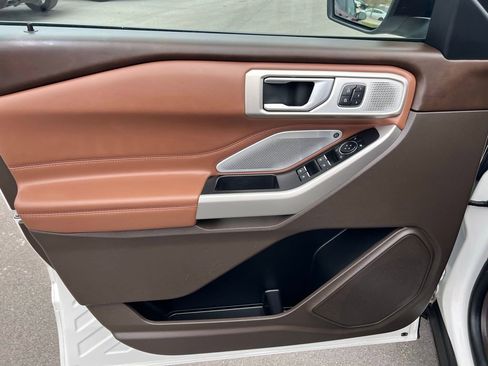 Used 2023 Ford Explorer King Ranch w/ Technology Package image 16