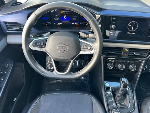 Used 2023 Volkswagen Taos SE w/ Panoramic Sunroof Package image 27