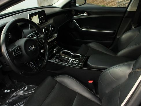 Used 2018 Kia Stinger Premium image 12