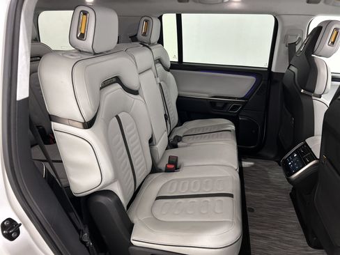 Used 2024 Rivian R1S Adventure AWD/4WD image 23