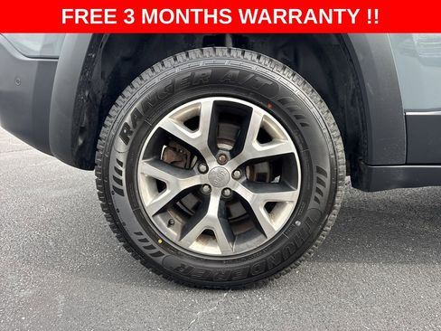 Used 2014 Jeep Cherokee Trailhawk w/ Technology Group AWD/4WD image 37