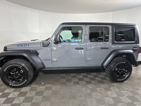Used 2023 Jeep Wrangler Unlimited w/ Dual Top Group AWD/4WD image 7
