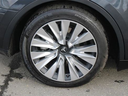 Used 2024 Tesla Model Y Long Range image 9