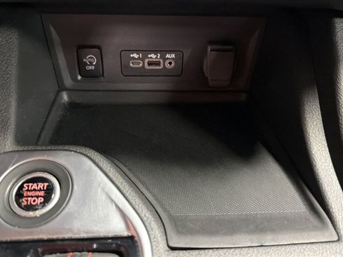 Used 2025 Nissan Sentra SR FWD image 29