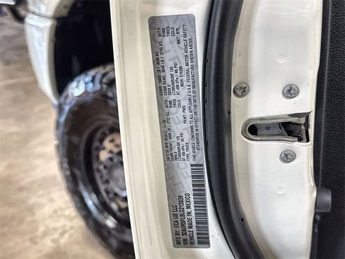 Used 2020 RAM 2500 Laramie w/ Night Edition image 31