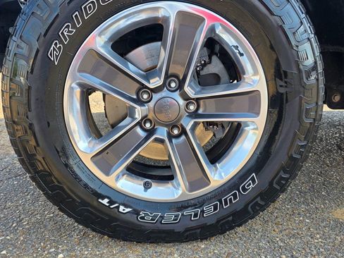 Used 2018 Jeep Wrangler Unlimited Sahara AWD/4WD image 9