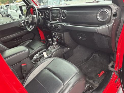 Used 2018 Jeep Wrangler Unlimited Sahara AWD/4WD image 31