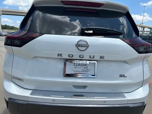 Used 2025 Nissan Rogue SL FWD image 9