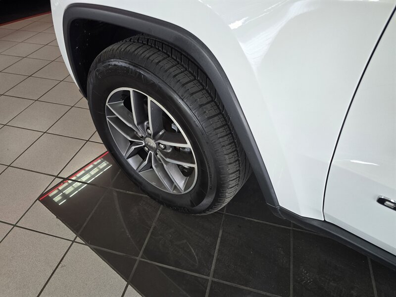 Used 2018 Jeep Grand Cherokee Limited AWD/4WD image 39