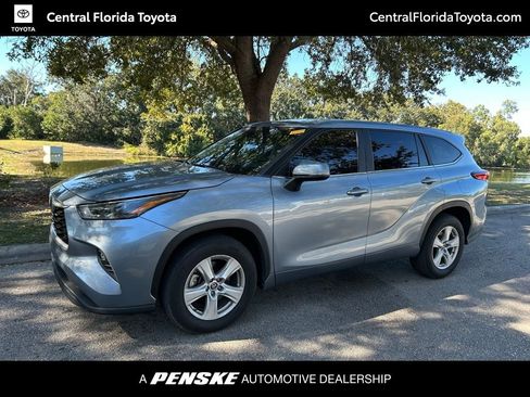 Used 2023 Toyota Highlander LE image 1