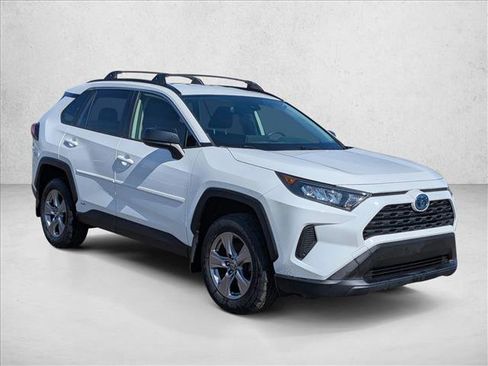 Used 2022 Toyota RAV4 LE image 3