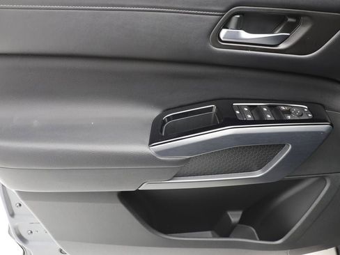 Used 2024 Nissan Pathfinder SL w/ SL Premium Package image 17