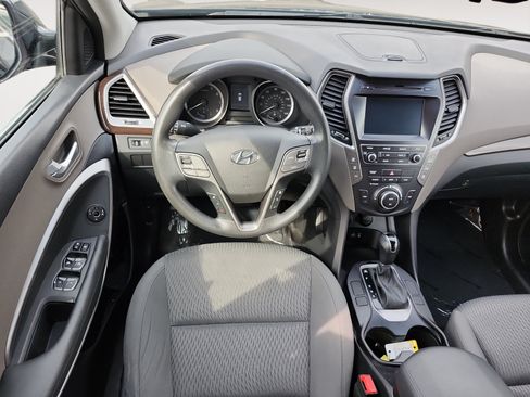 Used 2017 Hyundai Santa Fe SE AWD/4WD image 11