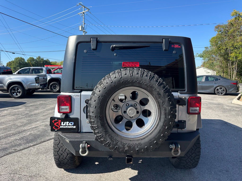 Used 2014 Jeep Wrangler Unlimited Sahara w/ Connectivity Group AWD/4WD image 5