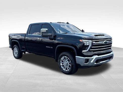 Used 2024 Chevrolet Silverado 2500 LTZ w/ LTZ Plus Package AWD/4WD image 2